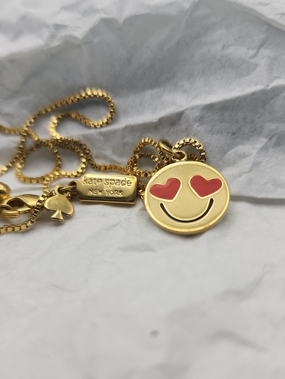 Kate‎ Spade gold-tone "Love Struck" heart-eyes emoji pendant necklace